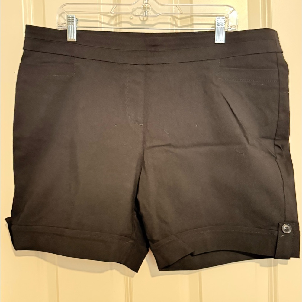 Women's Pull-on Shorts Black Size 18